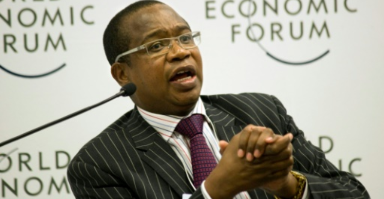 A picture of Mthuli Ncube, who is the finance minister for Zimbabwe holding a microphone and speaking at an economic forum.
